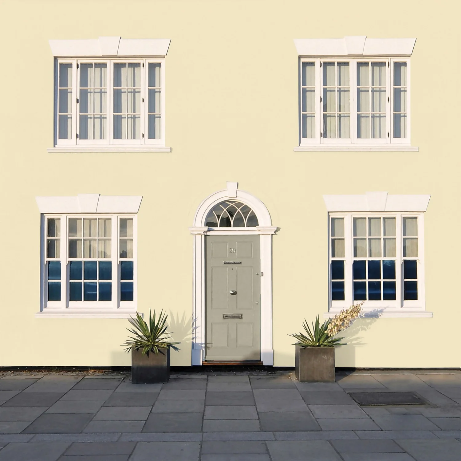 Sandtex® Textured Masonry Paint Cornish Cream - 5L 7 Sandtex® Textured Masonry Paint Cornish Cream - 5L - Image 6