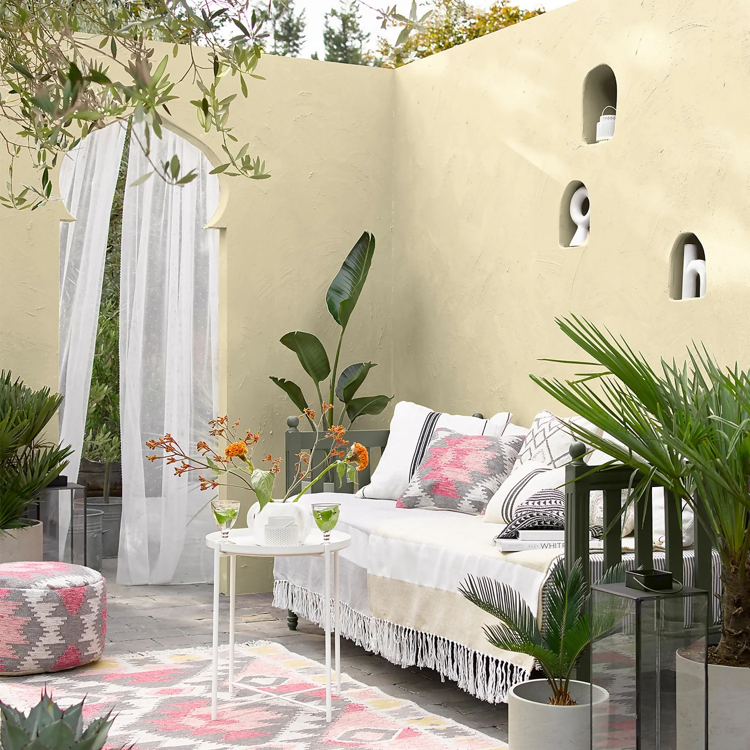 Sandtex® Textured Masonry Paint Cornish Cream - 5L 4 Sandtex® Textured Masonry Paint Cornish Cream - 5L - Image 3