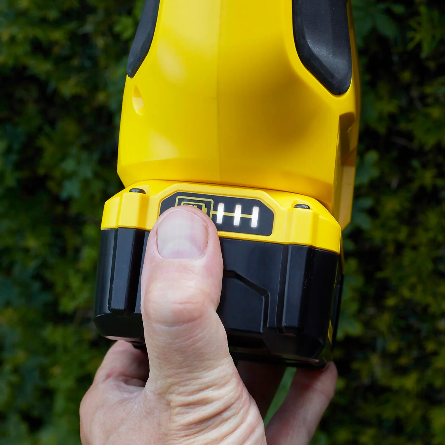 STANLEY FATMAX V20 18V Cordless Pole Hedge Trimmer 45cm (Sfmcph845M1-Gb) 10 STANLEY FATMAX V20 18V Cordless Pole Hedge Trimmer 45cm (Sfmcph845M1-Gb) - Image 8